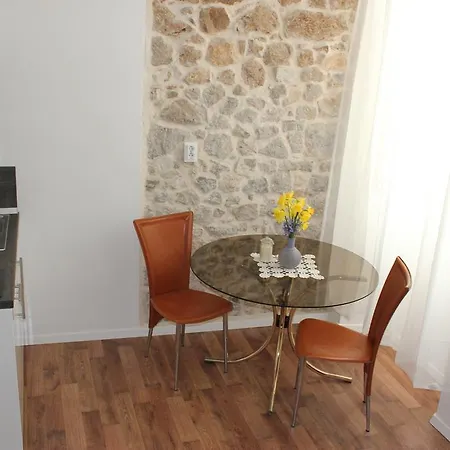 시티 브레이크 아파트 *