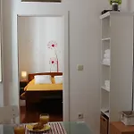 Apartman Break *